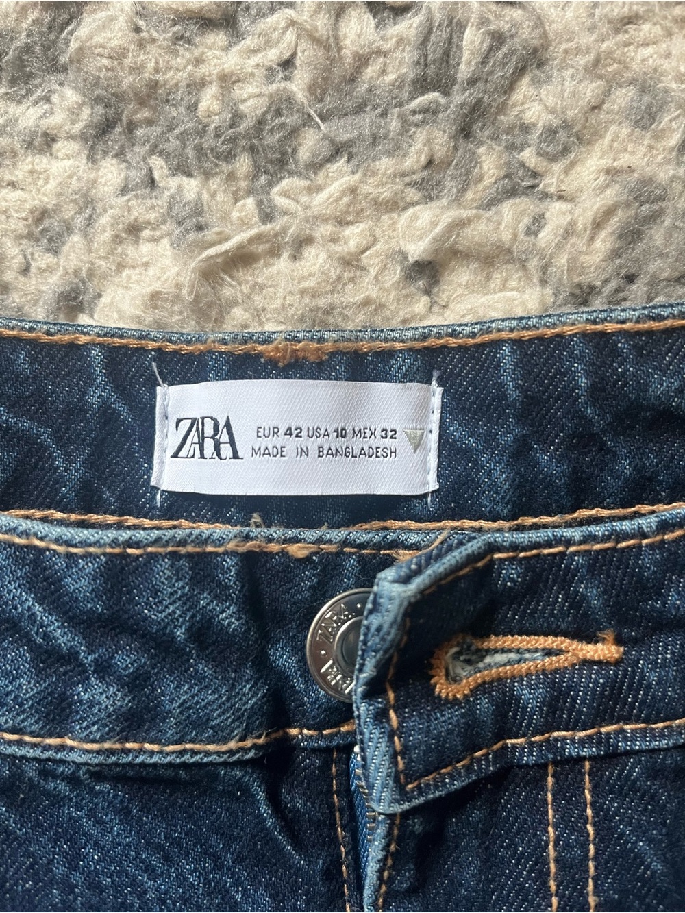 Mom Jeans - Picture 2 of 4